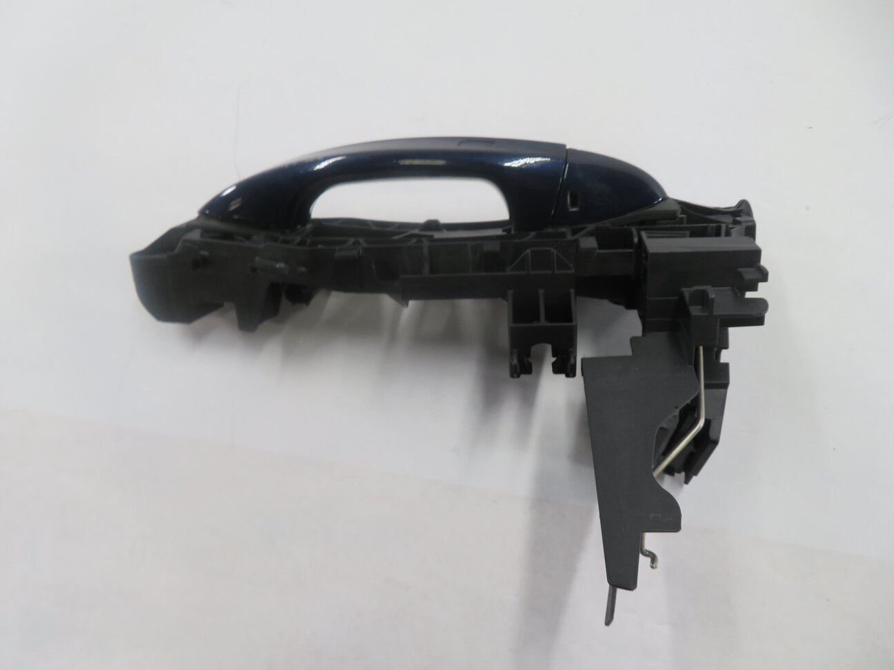Thumbnail 5: 2015-2017 MERCEDES C300 C350 C400 C450 (W205) DRIVER KEYLESS DOOR HANDLE (BLUE)