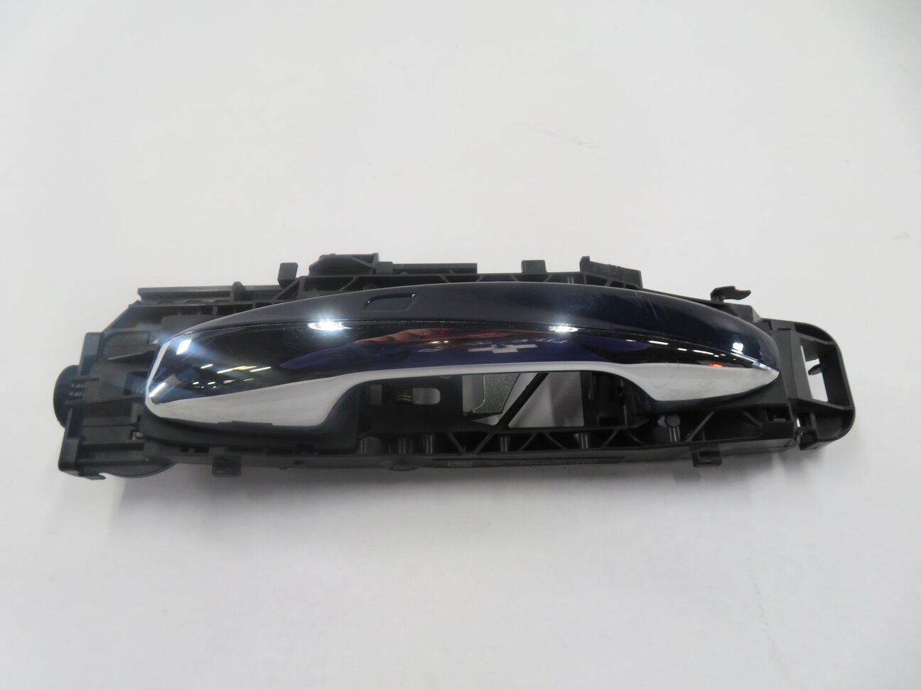 Thumbnail 2: 15-17 MERCEDES C300 C350 C400 C450 (W205) LEFT REAR KEYLESS DOOR HANDLE (BLUE)