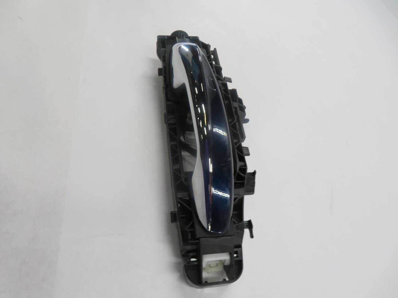 Thumbnail 4: 15-17 MERCEDES C300 C350 C400 C450 (W205) LEFT REAR KEYLESS DOOR HANDLE (BLUE)