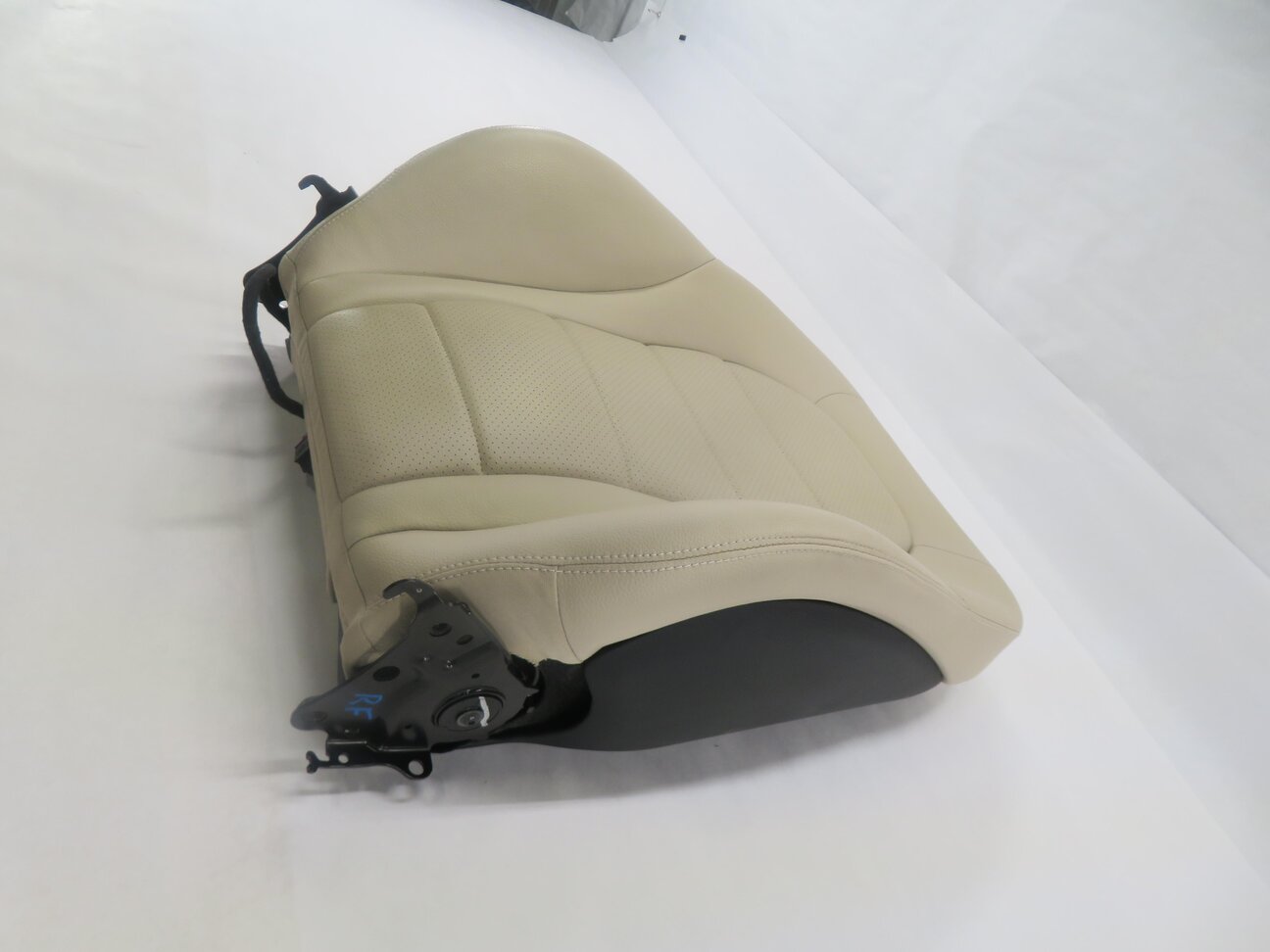 Thumbnail 2: 2016 MERCEDES C300 (W205) PASSENGER - UPPER TOP HEATED SEAT CUSHION (BEIGE)