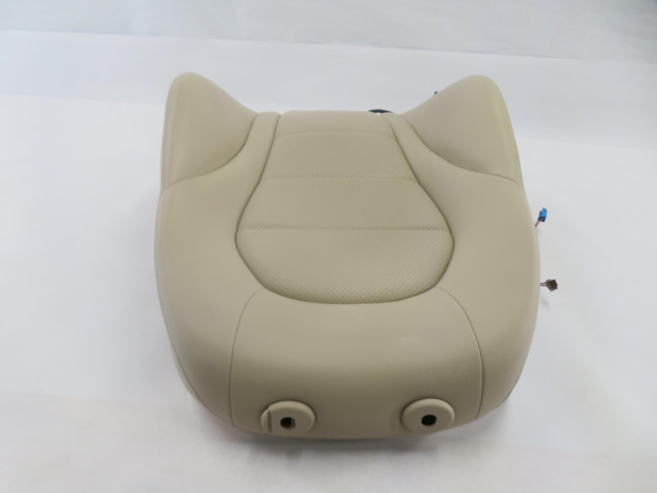 Thumbnail 4: 2016 MERCEDES C300 (W205) PASSENGER - UPPER TOP HEATED SEAT CUSHION (BEIGE)