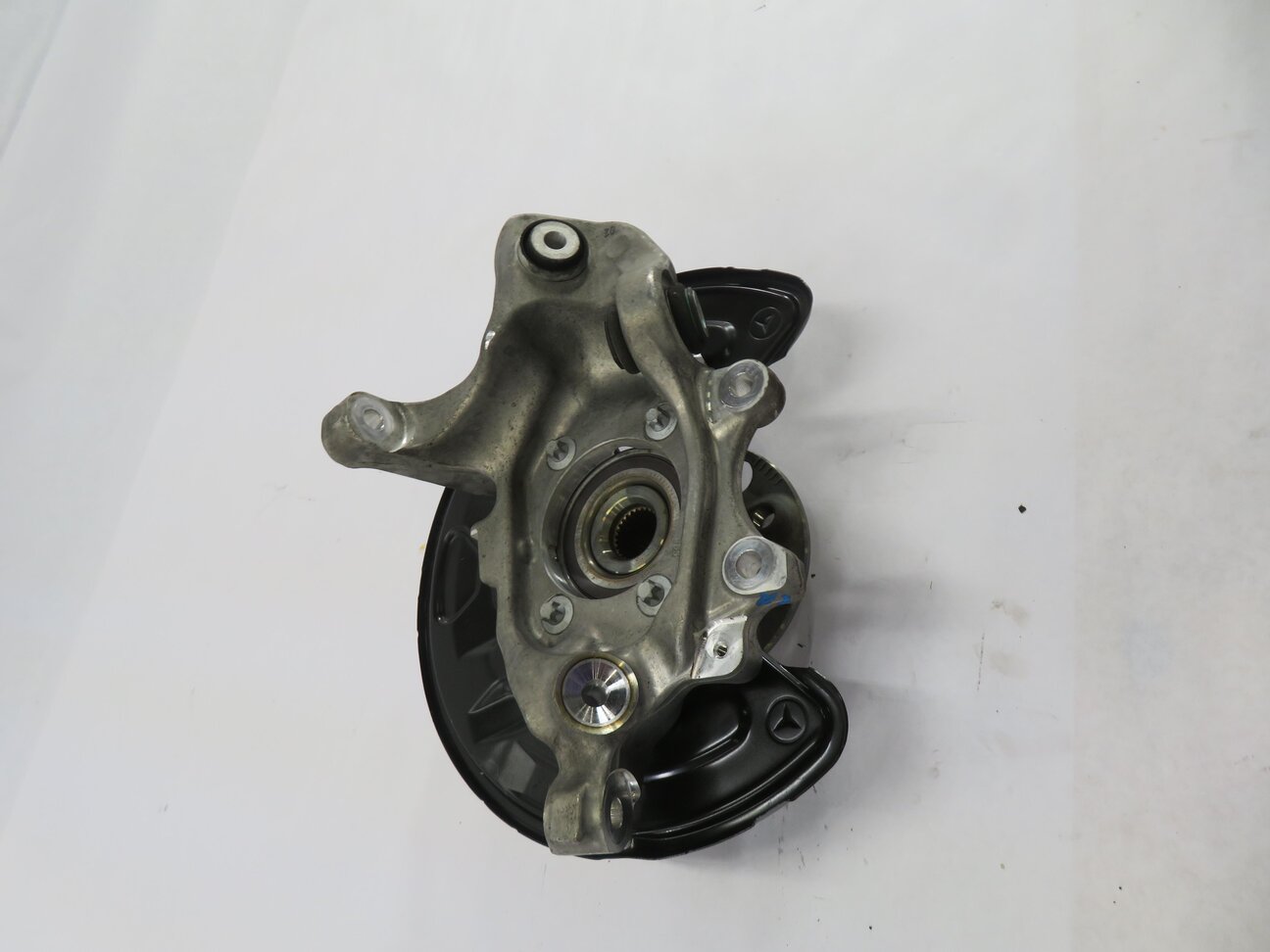 Thumbnail 3: 2015-2021 MERCEDES C300 C350 C400 (W205) SEDAN - LEFT REAR SPINDLE KNUCKLE HUB