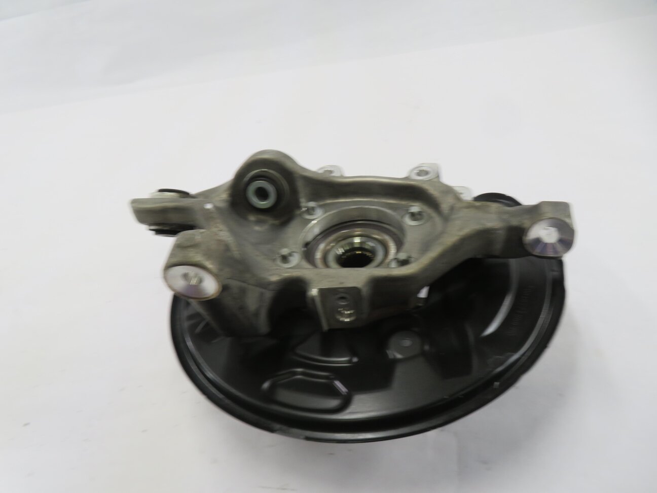 Thumbnail 5: 2015-2021 MERCEDES C300 C350 C400 (W205) SEDAN - LEFT REAR SPINDLE KNUCKLE HUB