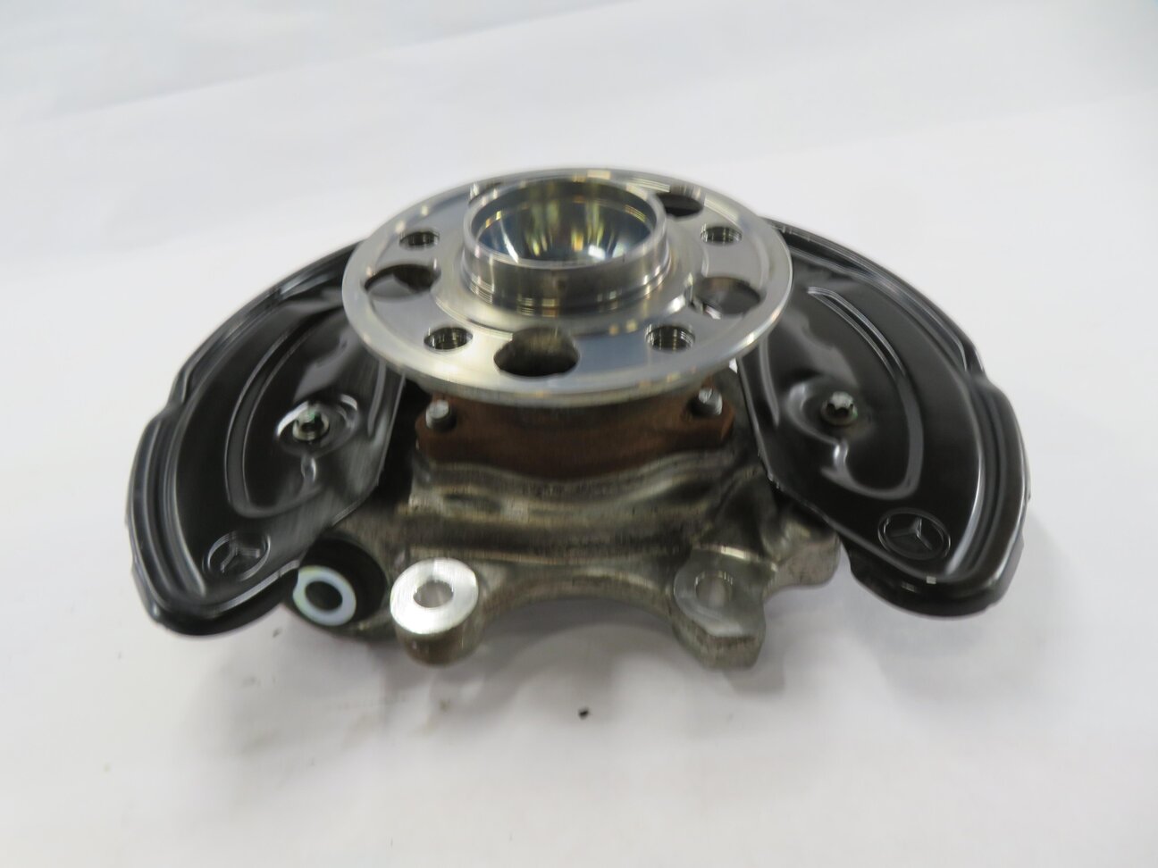 Thumbnail 6: 2015-2021 MERCEDES C300 C350 C400 (W205) SEDAN - LEFT REAR SPINDLE KNUCKLE HUB