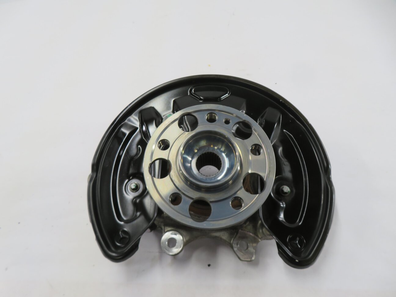 Thumbnail 7: 2015-2021 MERCEDES C300 C350 C400 (W205) SEDAN - LEFT REAR SPINDLE KNUCKLE HUB