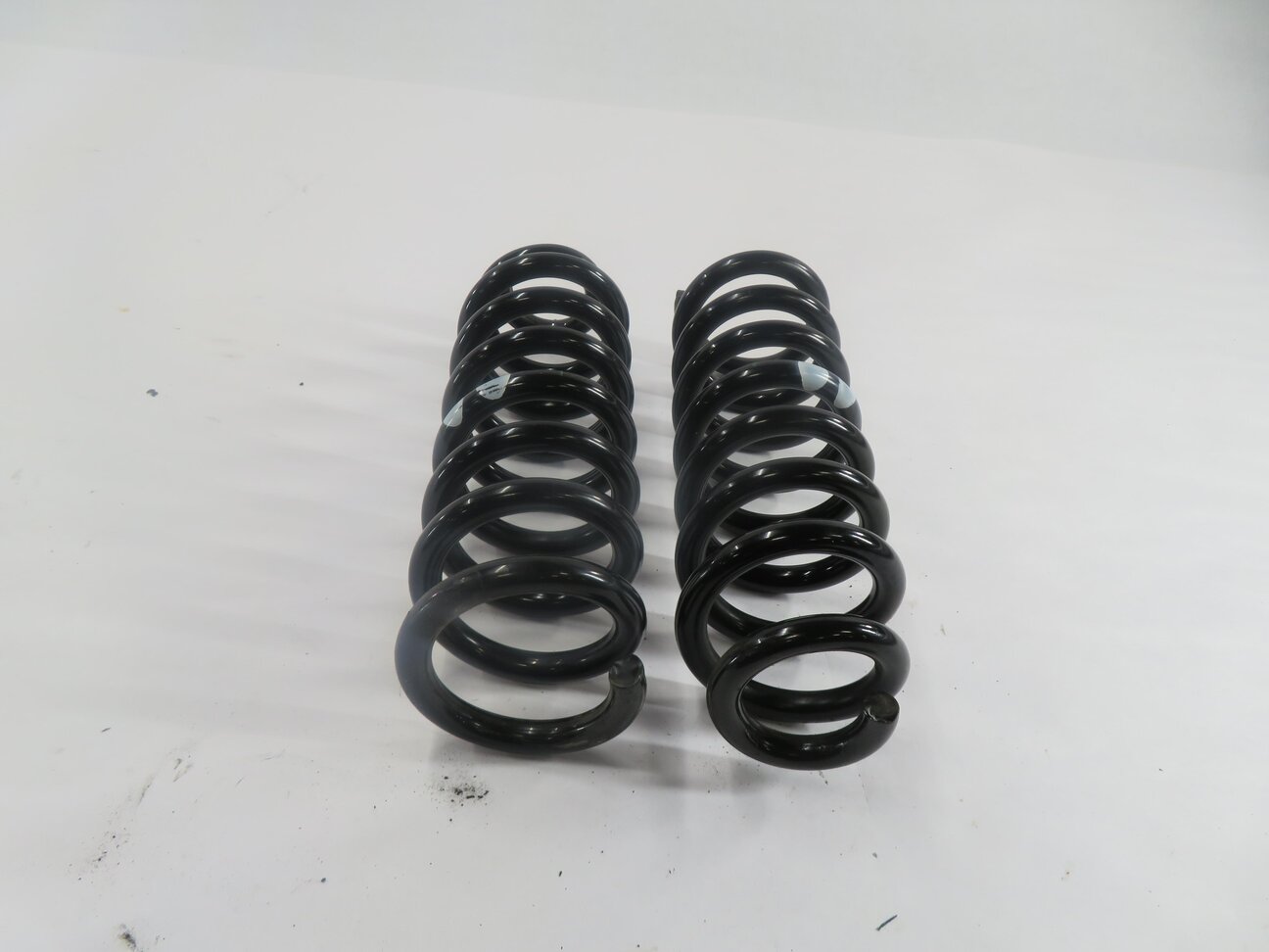 Thumbnail 2: 2015-2021 MERCEDES C300 C350 C400 C43 (W205) REAR SUSPENSION COIL SPRING SET-2