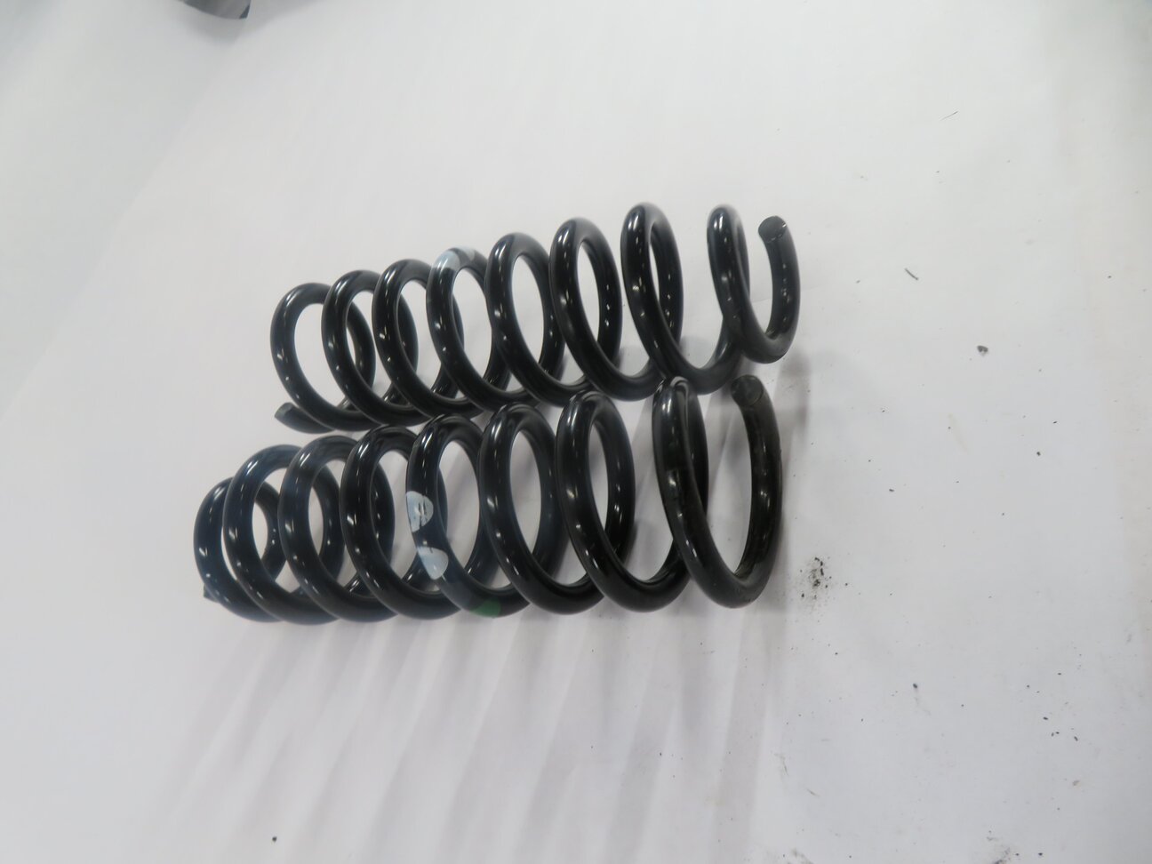 Thumbnail 3: 2015-2021 MERCEDES C300 C350 C400 C43 (W205) REAR SUSPENSION COIL SPRING SET-2