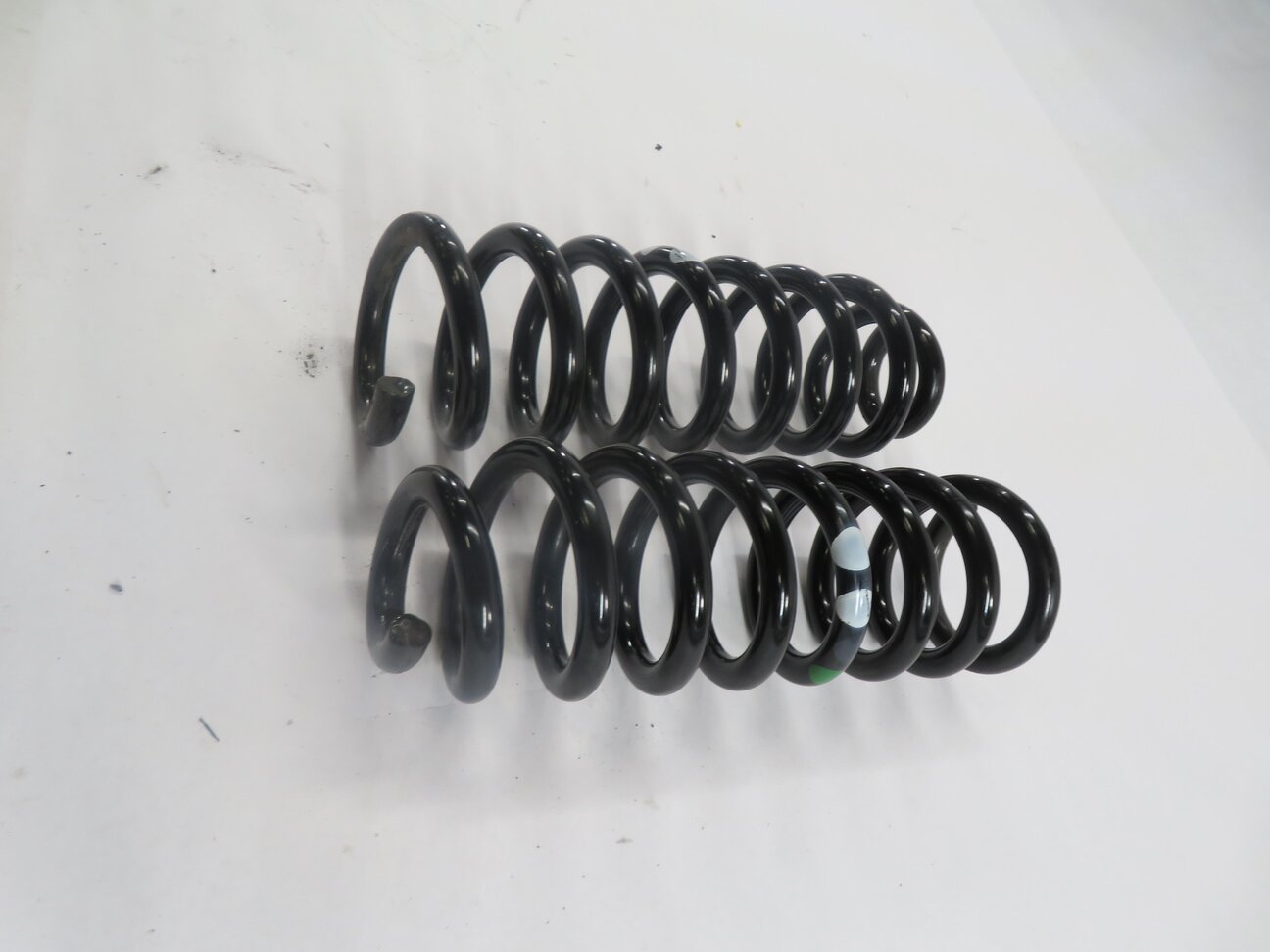 Thumbnail 4: 2015-2021 MERCEDES C300 C350 C400 C43 (W205) REAR SUSPENSION COIL SPRING SET-2