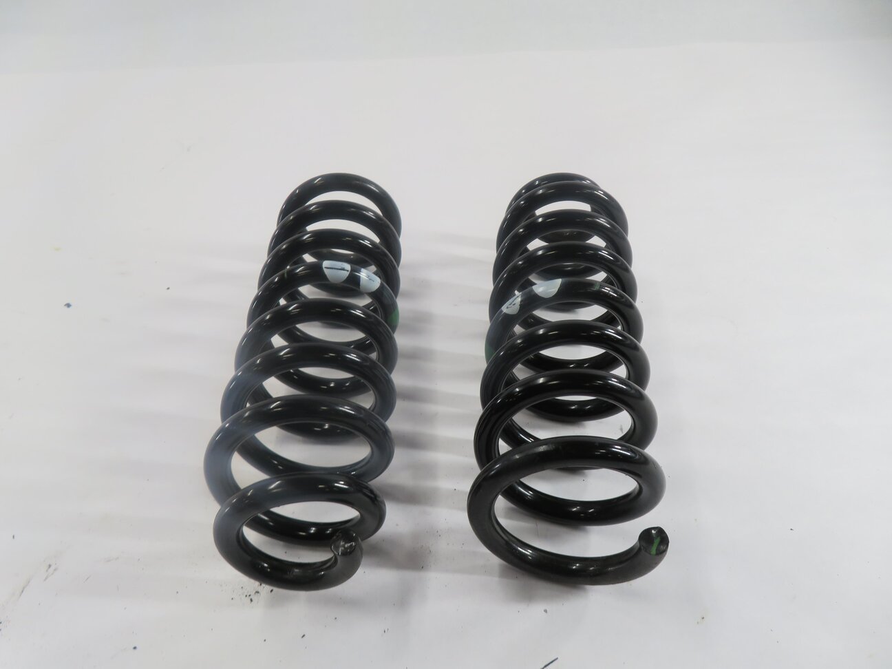 Thumbnail 5: 2015-2021 MERCEDES C300 C350 C400 C43 (W205) REAR SUSPENSION COIL SPRING SET-2