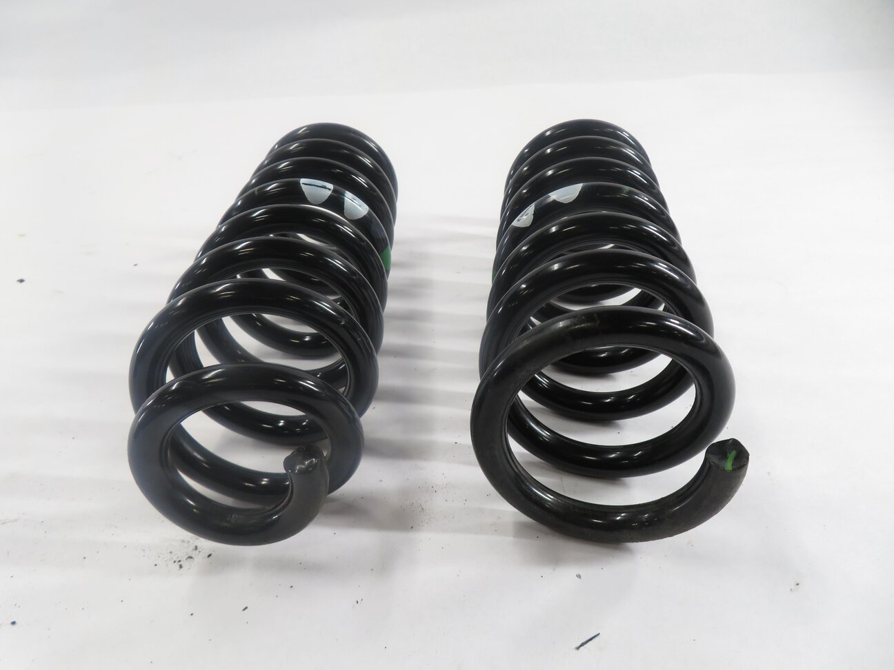 Thumbnail 6: 2015-2021 MERCEDES C300 C350 C400 C43 (W205) REAR SUSPENSION COIL SPRING SET-2
