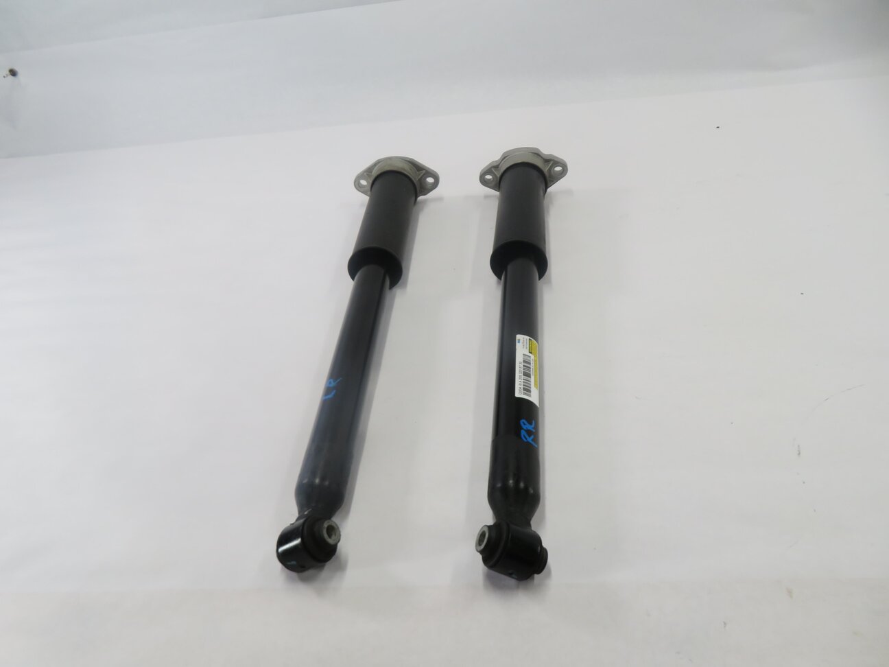 Thumbnail 2: 2016 MERCEDES C300 (W205) LEFT & RIGHT REAR SUSPENSION SHOCK STRUT SET-2