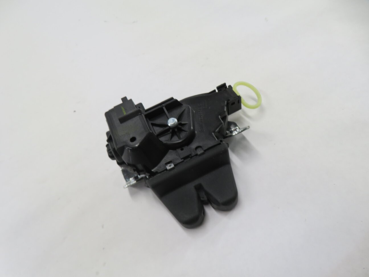 2016 MERCEDES C300 (W205) REAR TRUNK LOCK LATCH ACTUATOR