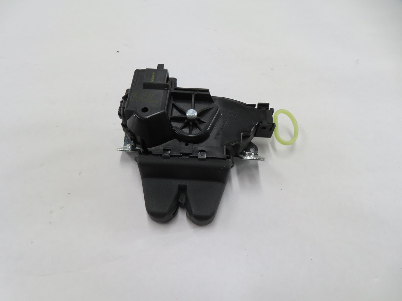 Thumbnail 2: 2016 MERCEDES C300 (W205) REAR TRUNK LOCK LATCH ACTUATOR
