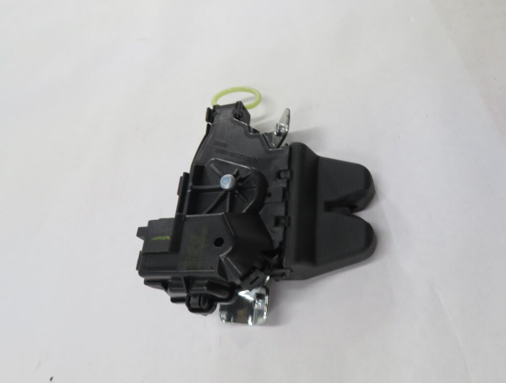 Thumbnail 3: 2016 MERCEDES C300 (W205) REAR TRUNK LOCK LATCH ACTUATOR