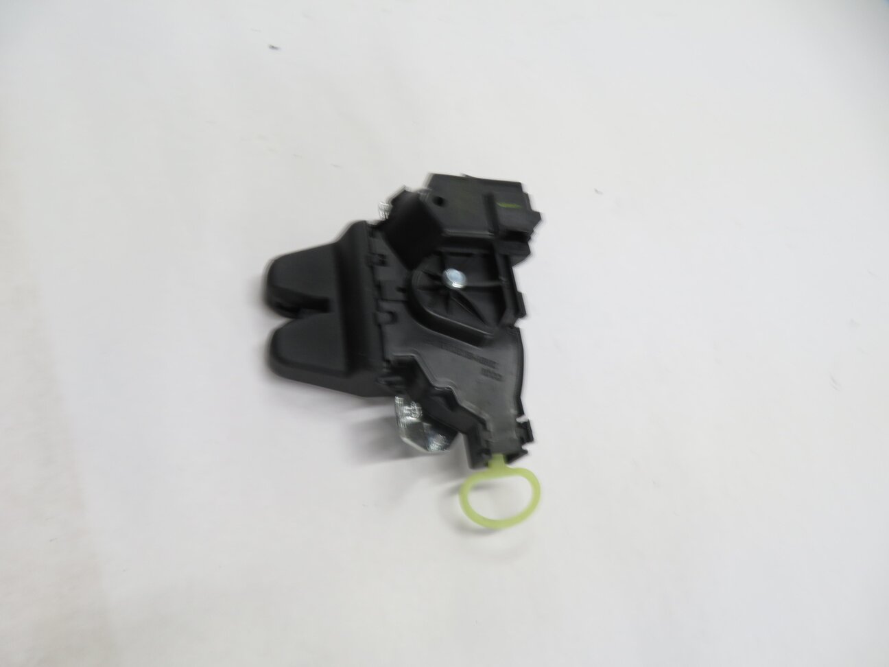 Thumbnail 4: 2016 MERCEDES C300 (W205) REAR TRUNK LOCK LATCH ACTUATOR
