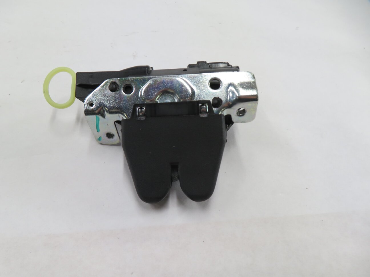 Thumbnail 5: 2016 MERCEDES C300 (W205) REAR TRUNK LOCK LATCH ACTUATOR