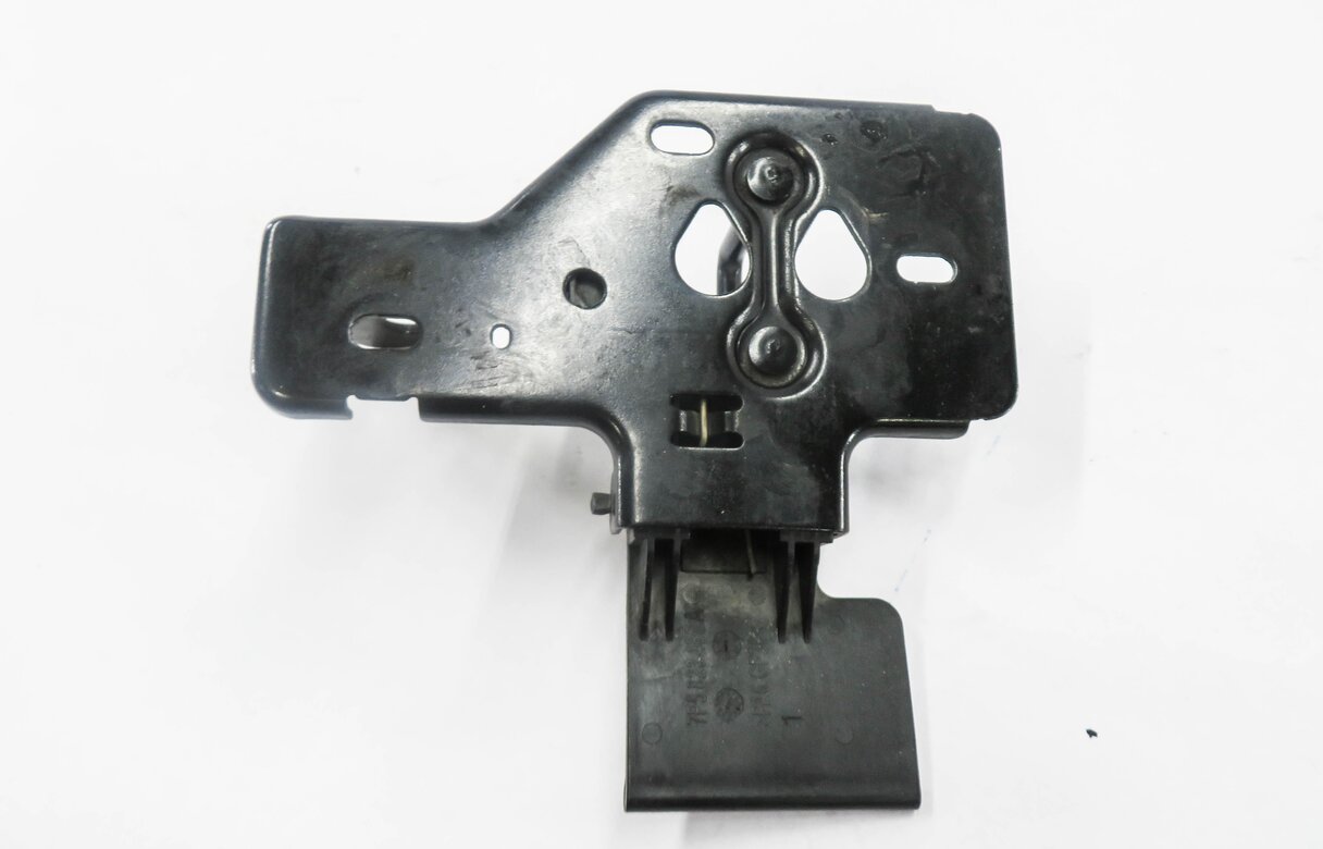 Thumbnail 6: 2014 PORSCHE CAYENNE (958) FRONT HOOD SAFETY LATCH RELEASE LEVER