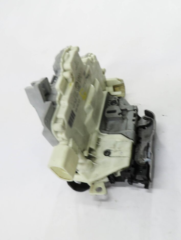 Thumbnail 3: 09-18 AUDI / PORSCHE - A4 A5 Q5 S4 TT CAYENNE PANAMERA TOURAEG DRIVER DOOR LATCH