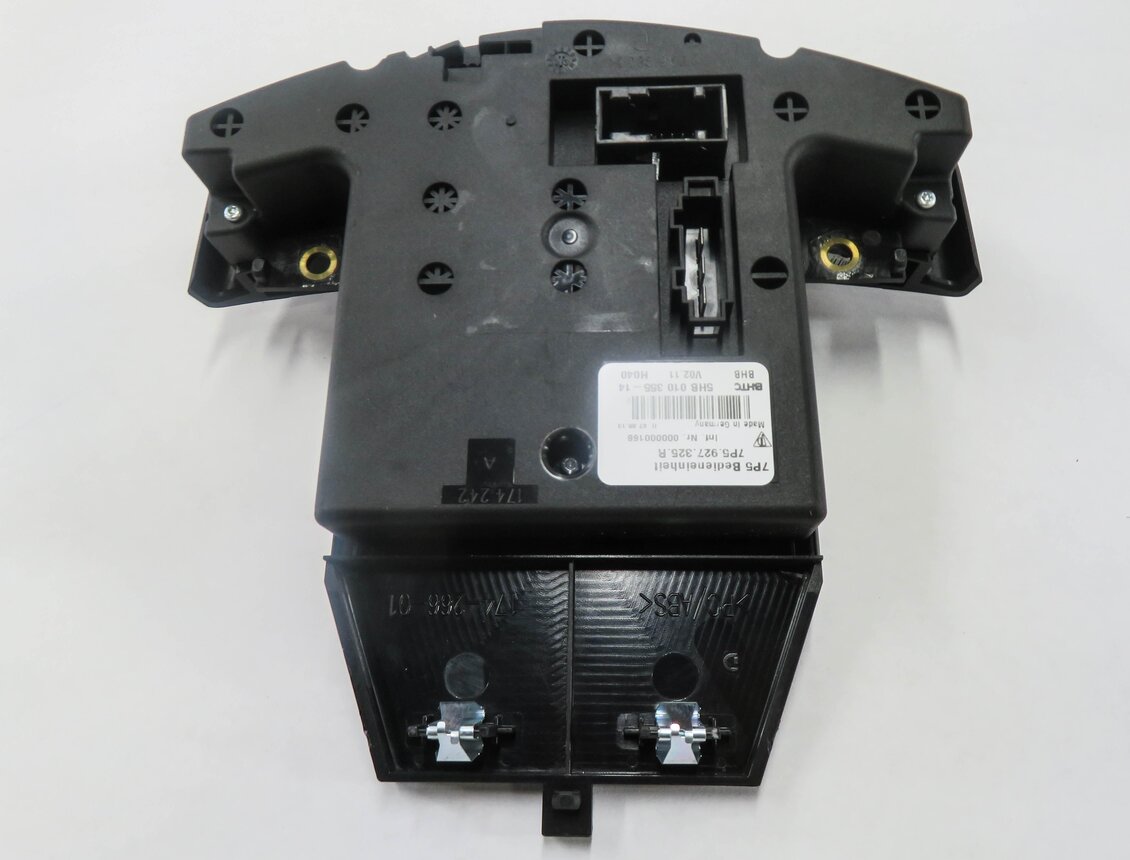 Thumbnail 7: 2014 PORSCHE CAYENNE (958) FRONT CENTRAL LOCKING HEATED SEAT SWITCH BUTTON