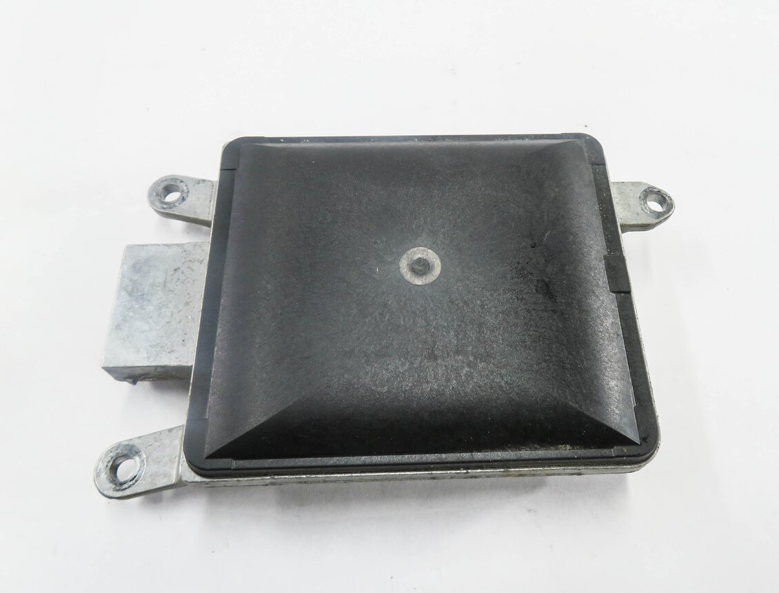 Thumbnail 2: 2011-2016 PORSCHE CAYENNE (958) RIGHT PASSENGER REAR BLIND SPOT RADAR MODULE