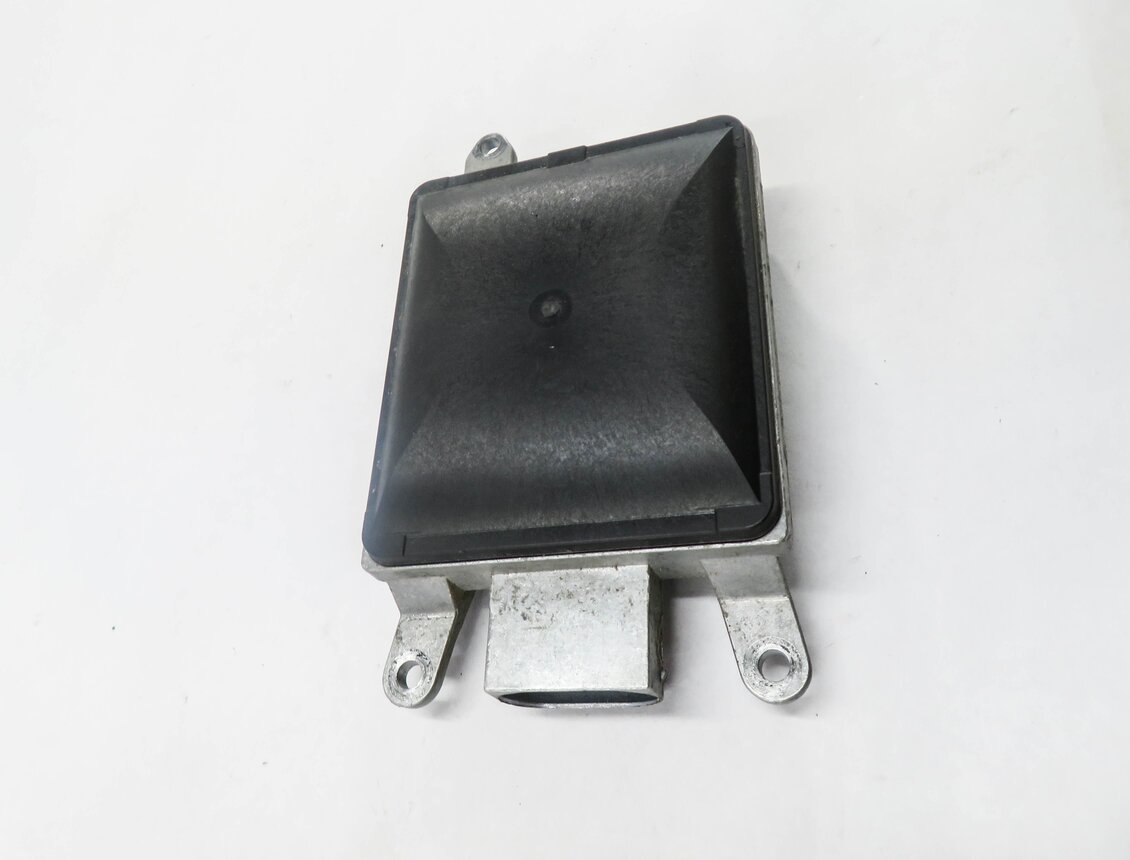 Thumbnail 3: 2011-2016 PORSCHE CAYENNE (958) RIGHT PASSENGER REAR BLIND SPOT RADAR MODULE