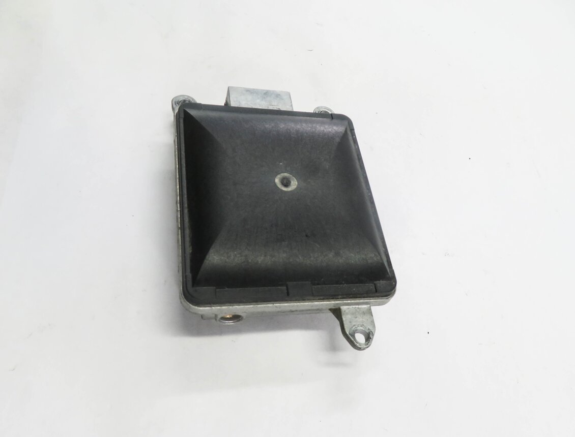 Thumbnail 4: 2011-2016 PORSCHE CAYENNE (958) RIGHT PASSENGER REAR BLIND SPOT RADAR MODULE