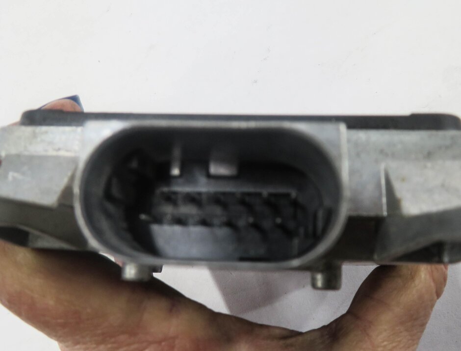Thumbnail 7: 2011-2016 PORSCHE CAYENNE (958) RIGHT PASSENGER REAR BLIND SPOT RADAR MODULE
