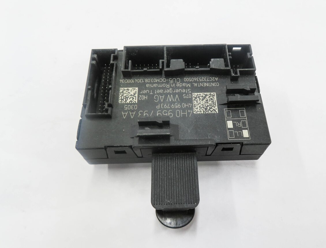 Thumbnail 5: 2014 PORSCHE CAYENNE (958) LEFT FRONT DRIVER DOOR CONTROL MODULE