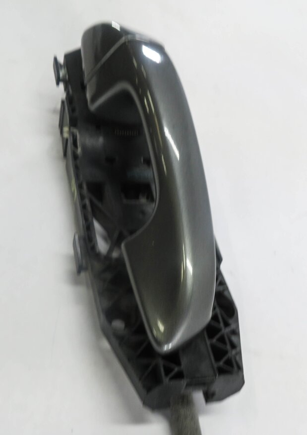 Thumbnail 3: 2011-2018 PORSCHE CAYENNE (958) LEFT REAR EXTERIOR DOOR HANDLE (METEOR GRAY)