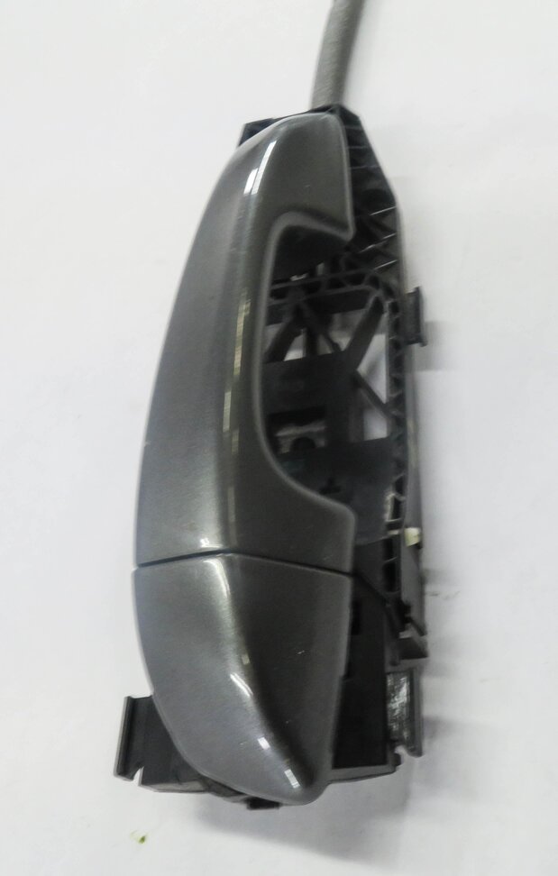 Thumbnail 4: 2011-2018 PORSCHE CAYENNE (958) LEFT REAR EXTERIOR DOOR HANDLE (METEOR GRAY)