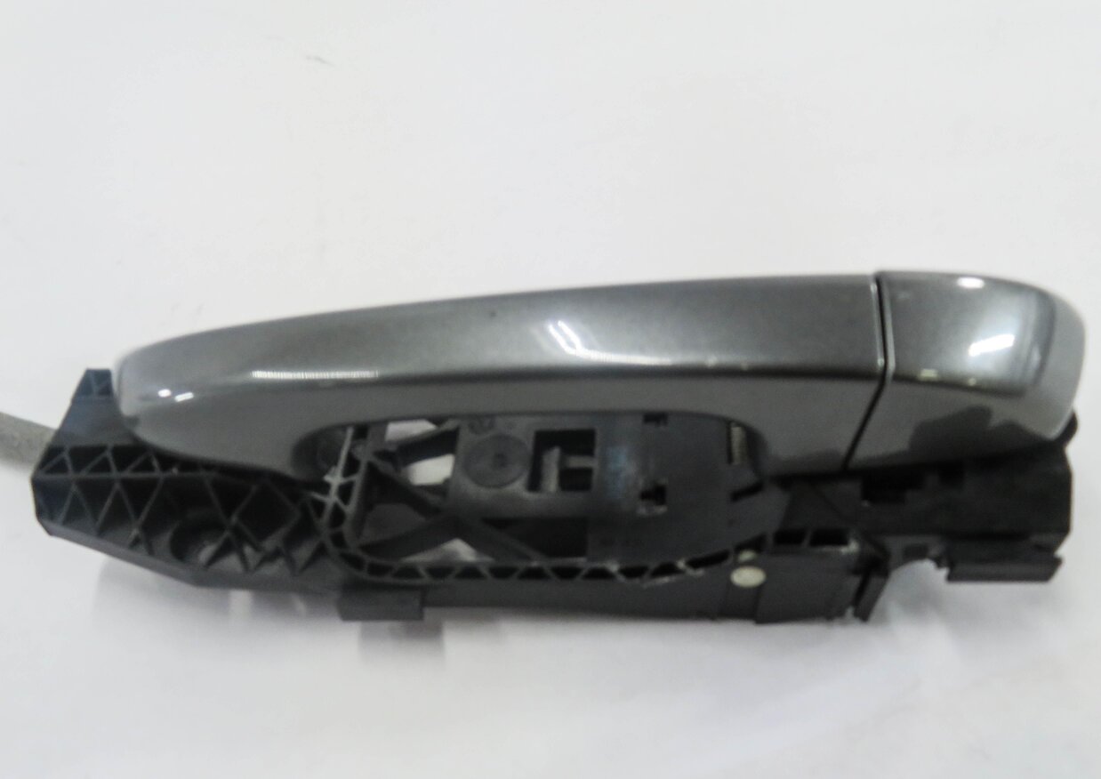 Thumbnail 5: 2011-2018 PORSCHE CAYENNE (958) LEFT REAR EXTERIOR DOOR HANDLE (METEOR GRAY)