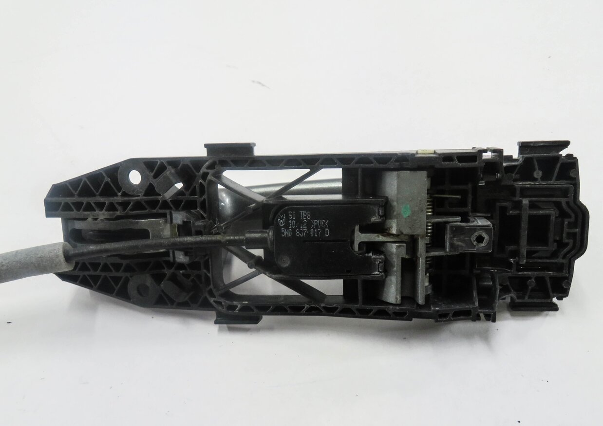 Thumbnail 6: 2011-2018 PORSCHE CAYENNE (958) LEFT REAR EXTERIOR DOOR HANDLE (METEOR GRAY)