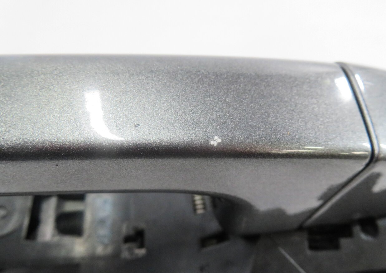 Thumbnail 7: 2011-2018 PORSCHE CAYENNE (958) LEFT REAR EXTERIOR DOOR HANDLE (METEOR GRAY)