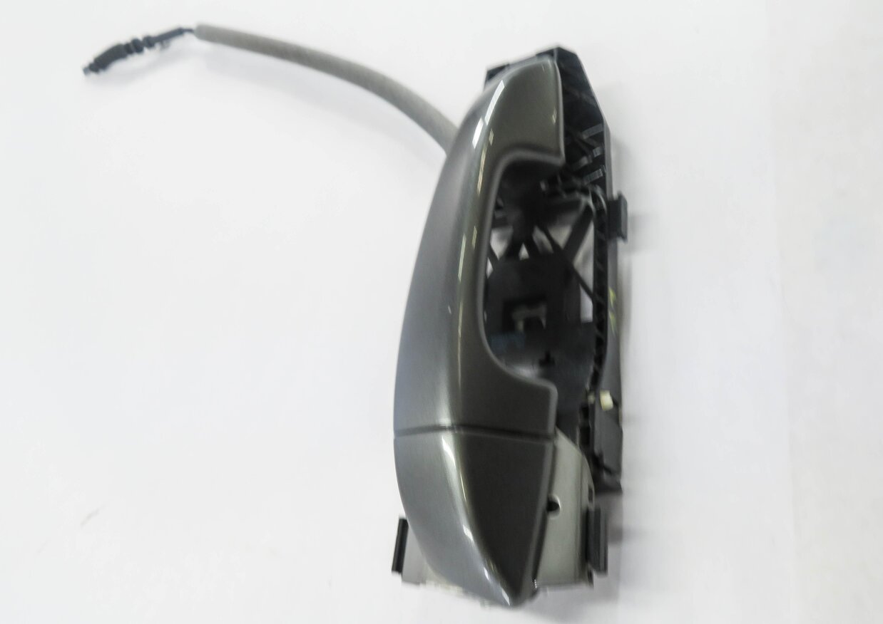 Thumbnail 3: 2011-2018 PORSCHE CAYENNE (958) LEFT FRONT DRIVER EXTERIOR DOOR HANDLE (GRAY)