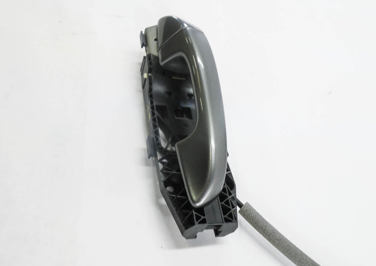 Thumbnail 4: 2011-2018 PORSCHE CAYENNE (958) LEFT FRONT DRIVER EXTERIOR DOOR HANDLE (GRAY)