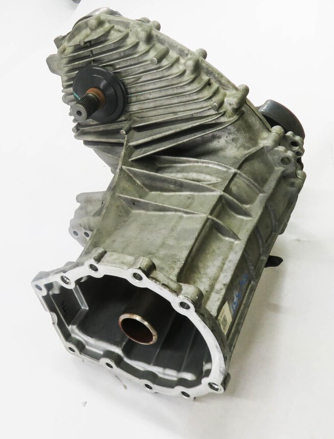 Thumbnail 3: 2013-2016 PORSCHE CAYENNE (958) 3.0L DIESEL - FRONT TRANSFER CASE ASSEMBLY