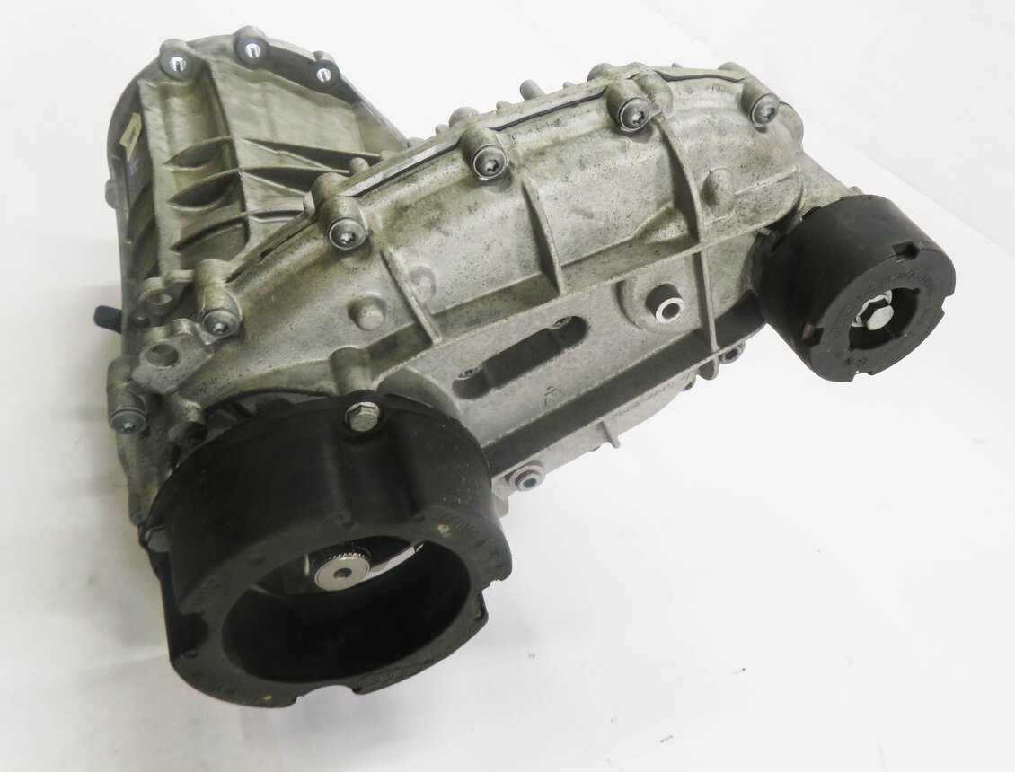 Thumbnail 4: 2013-2016 PORSCHE CAYENNE (958) 3.0L DIESEL - FRONT TRANSFER CASE ASSEMBLY