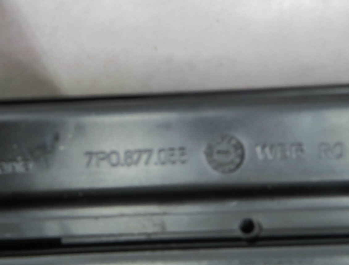 Thumbnail 7: 2011-2018 PORSCHE CAYENNE (958) PANORAMIC SUNROOF GLASS WINDOW (FRONT)
