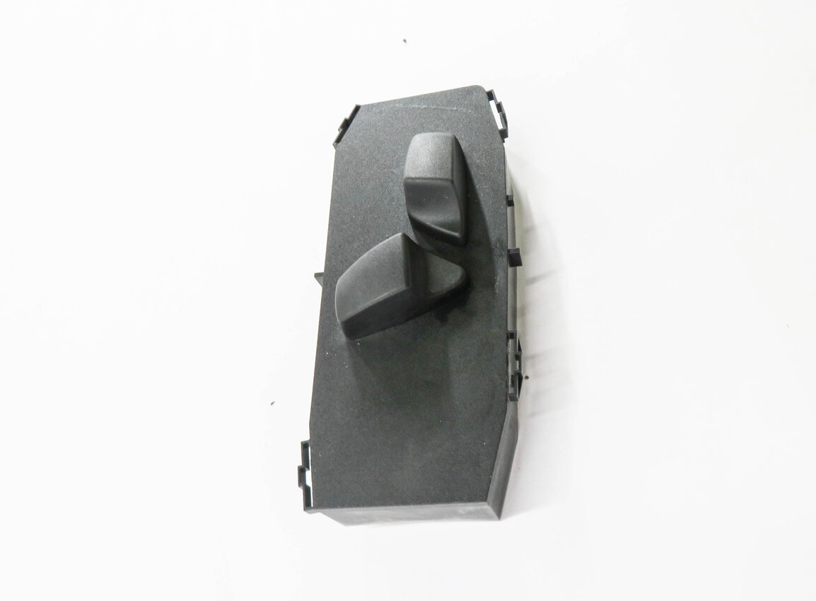 Thumbnail 3: 2008 BMW 335i (E92) RIGHT FRONT PASSENGER SEAT ADJUSTMENT SWITCH