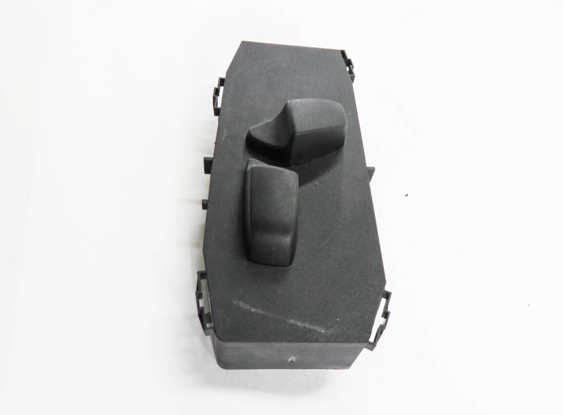 Thumbnail 4: 2008 BMW 335i (E92) RIGHT FRONT PASSENGER SEAT ADJUSTMENT SWITCH