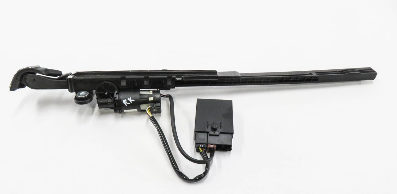 Thumbnail 5: 2008 BMW 335i (E92) RIGHT FRONT PASSENGER SEATBELT HANDOVER ARM w/ MODULE