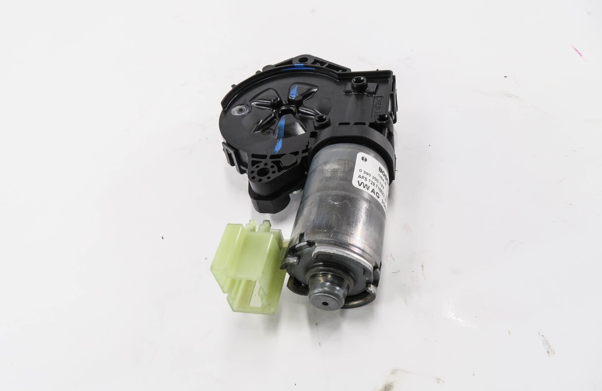 Thumbnail 2: 2018-2022 VW / AUDI - Q5 SQ5 TAOS TIGUAN (FY 80A) REAR PANORAMIC SUNROOF MOTOR