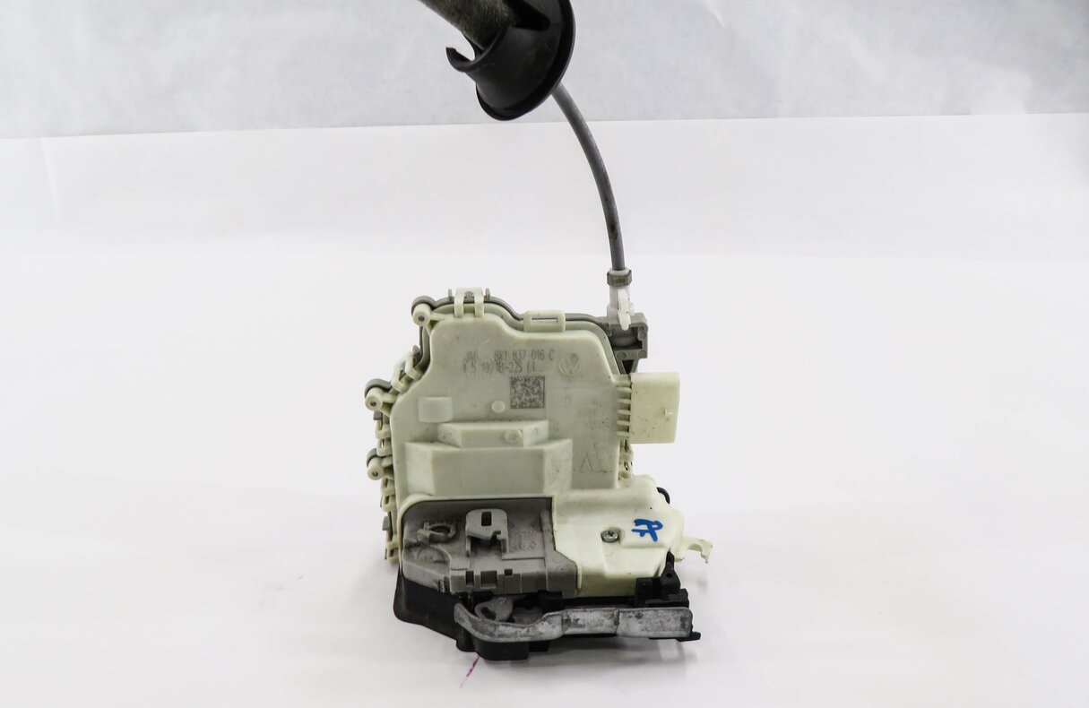 Thumbnail 2: 15-2021 AUDI A3 S3 A4 Q5 TT (8V B9 MK3 FY) RIGHT FRONT PASSENGER DOOR LOCK LATCH