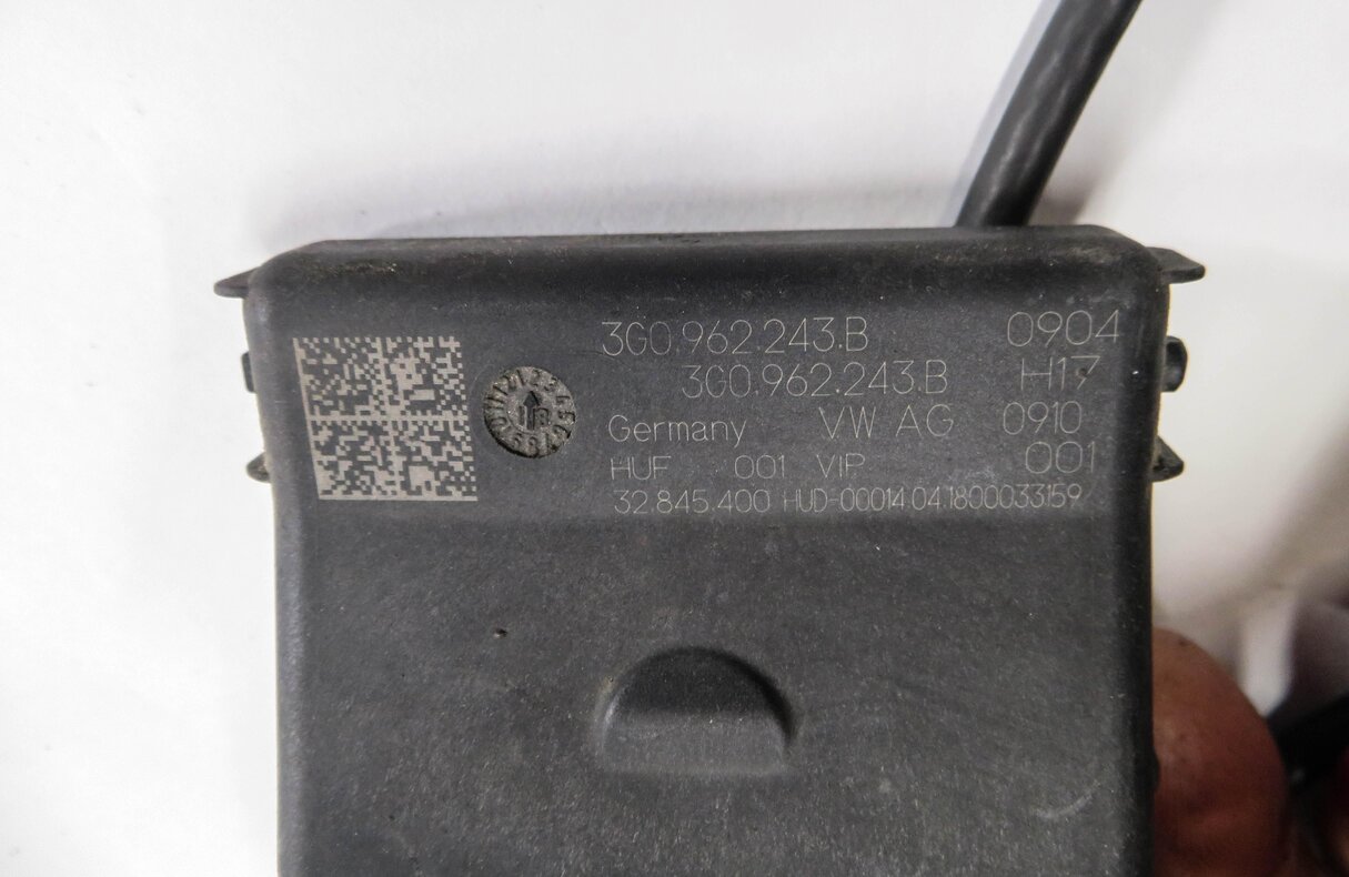 Thumbnail 4: 2018 AUDI SQ5 (FY 80A) REAR TRUNK SMART OPENER MODULE EASY OPEN KICK PLATE
