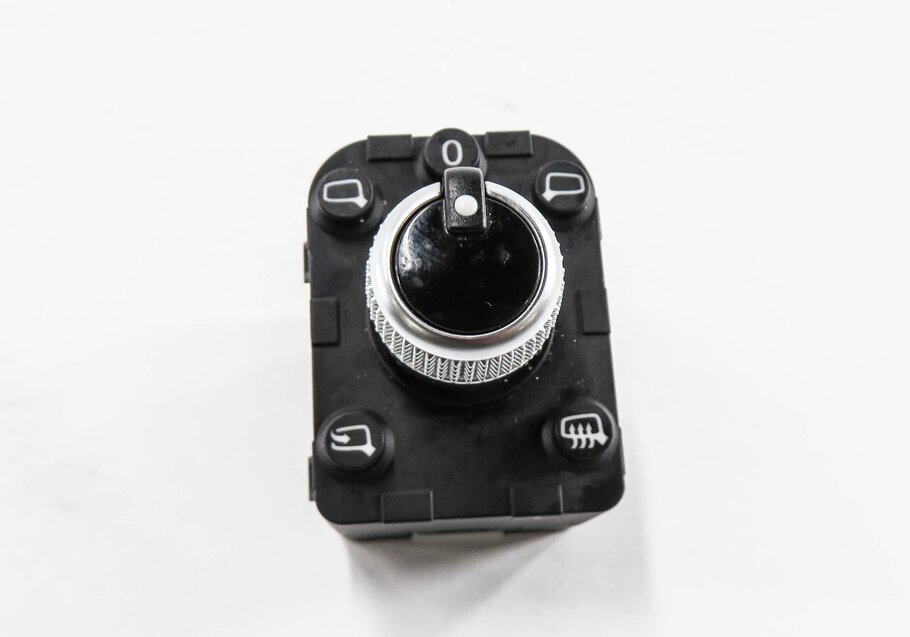 Thumbnail 3: 2017-2020 AUDI Q5 SQ5 (FY 80A) DRIVER MIRROR ADJUSTMENT SWITCH BUTTON