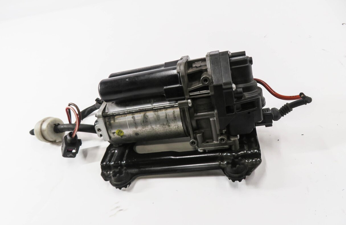 Thumbnail 3: 2018 AUDI SQ5 (FY 80A) AIR SUSPENSION COMPRESSOR PUMP MOTOR