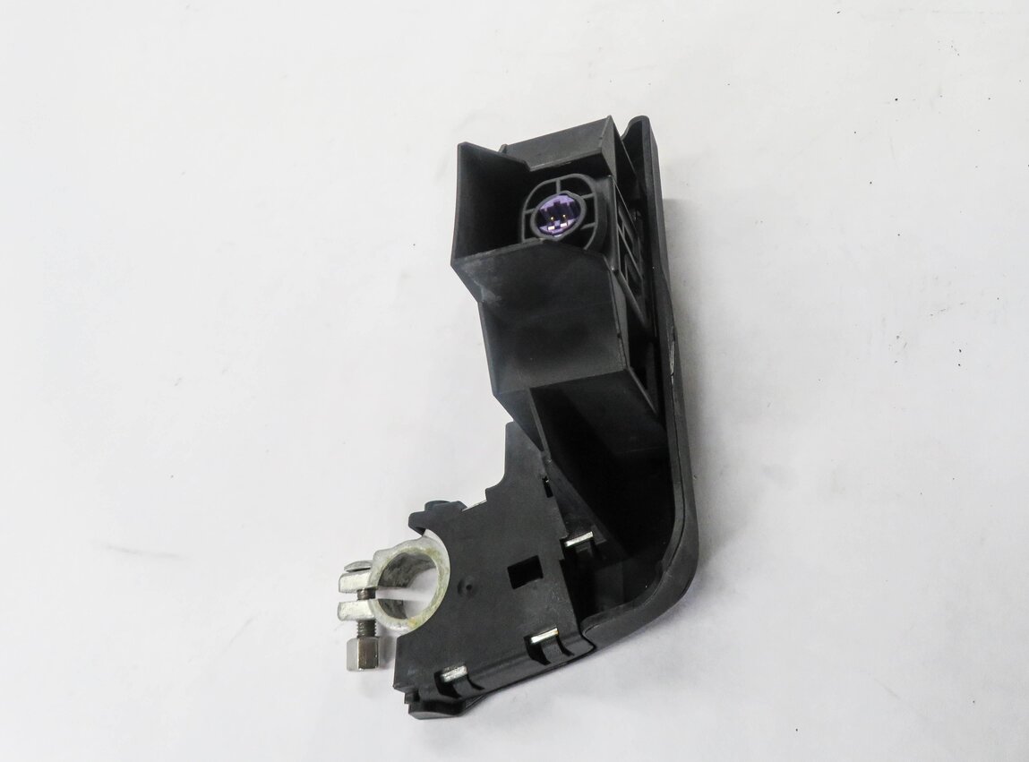 Thumbnail 3: 2014 AUDI A4 (B8 8K) POSITIVE BATTERY TERMINAL w/ MONITOR MODULE