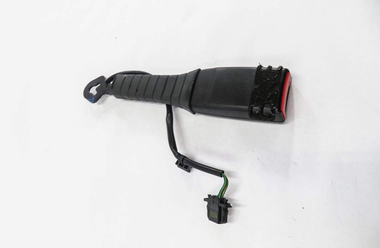 Thumbnail 4: 2009-2017 AUDI A4 A5 S4 S5 RS5 (B8 8K 8T) RIGHT FRONT SEATBELT BUCKLE RECEIVER
