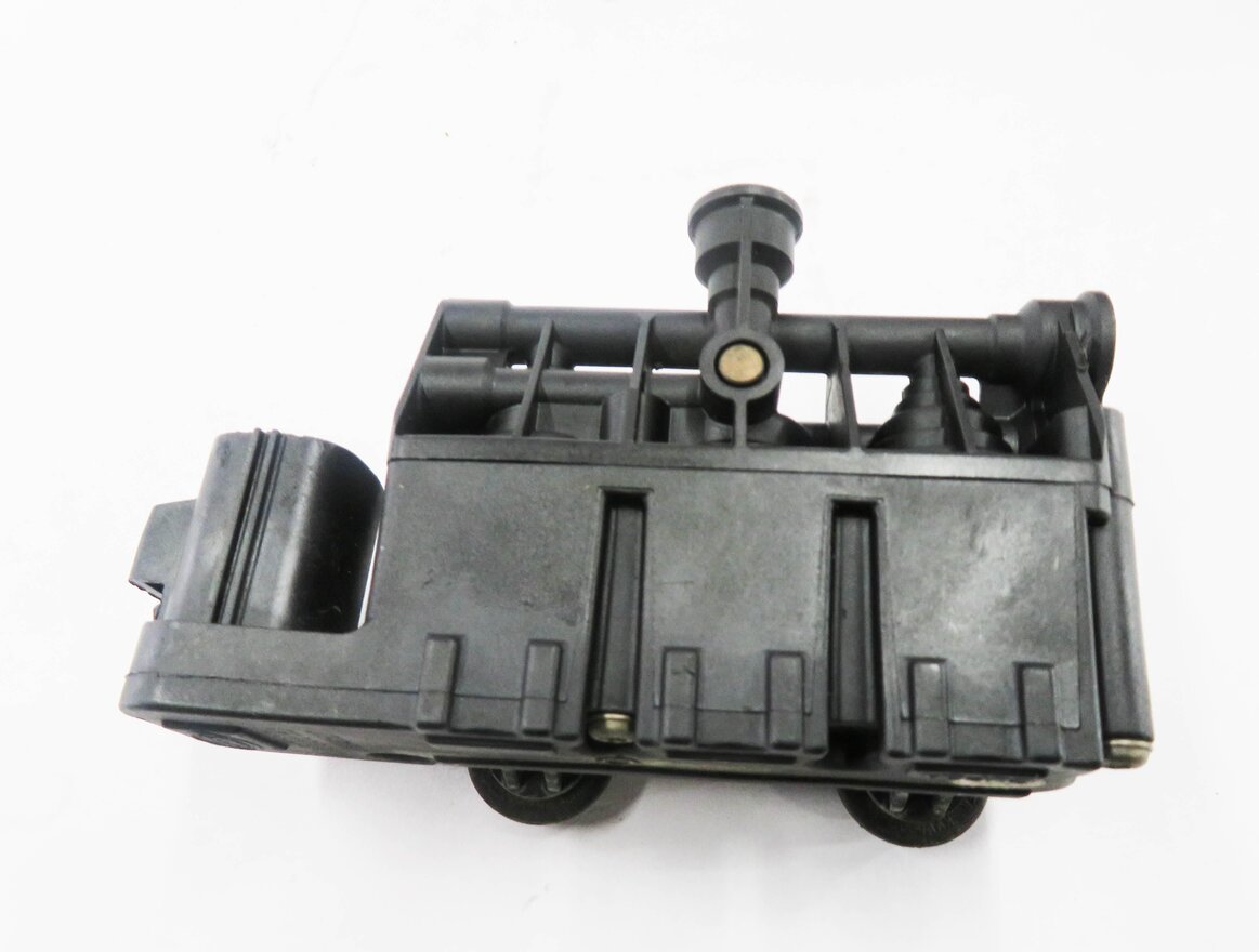 Thumbnail 5: 2007 RANGE ROVER SPORT (L320) AIR SUSPENSION VALVE BLOCK SET-3