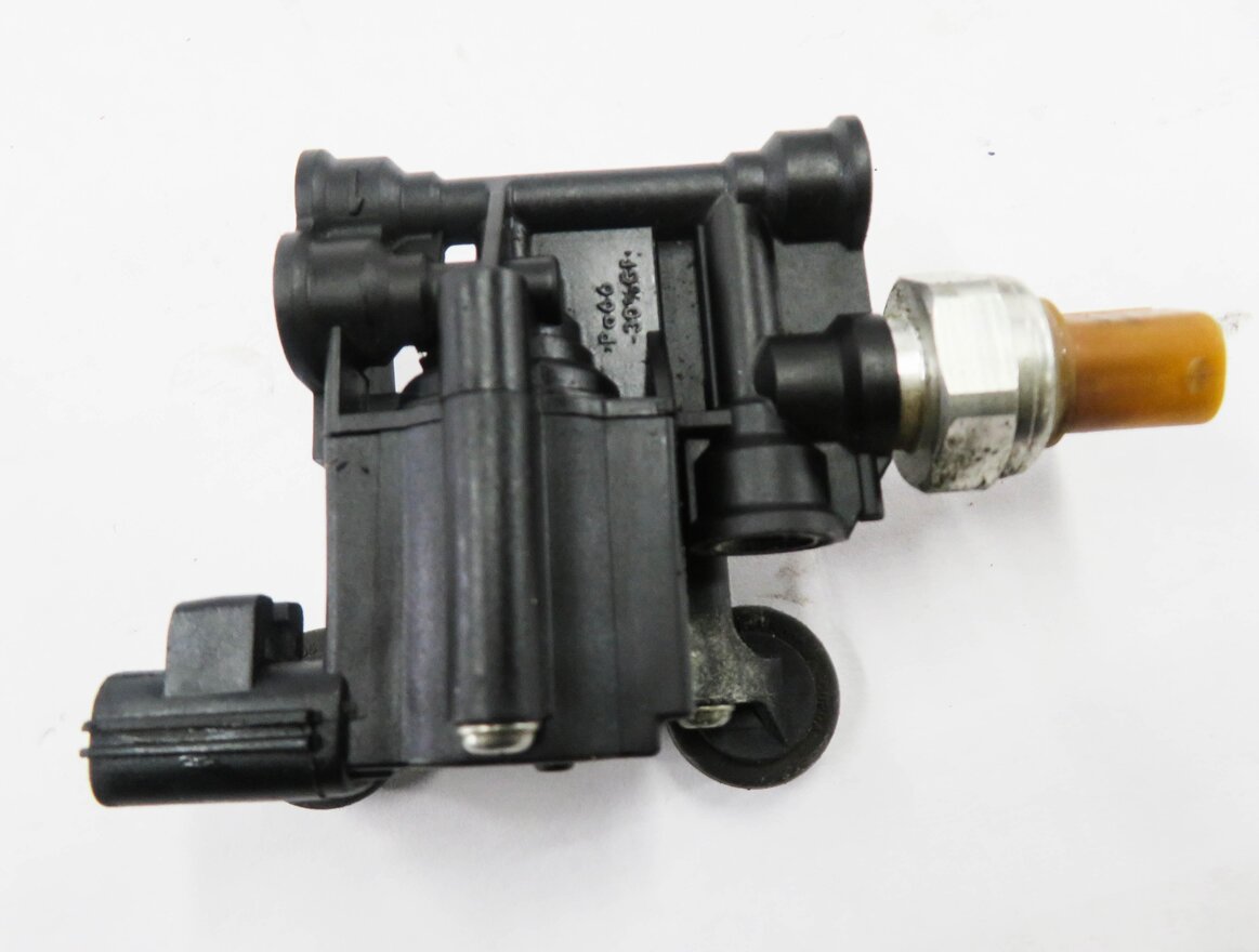Thumbnail 7: 2007 RANGE ROVER SPORT (L320) AIR SUSPENSION VALVE BLOCK SET-3